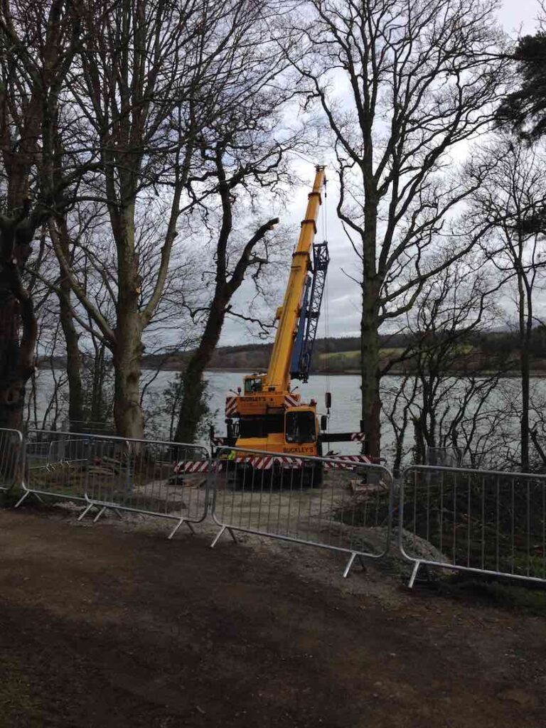 The crane arrives for the lift of the pump house and outlets - Kimpton