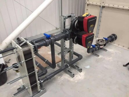 The plate heat exchanger is connected