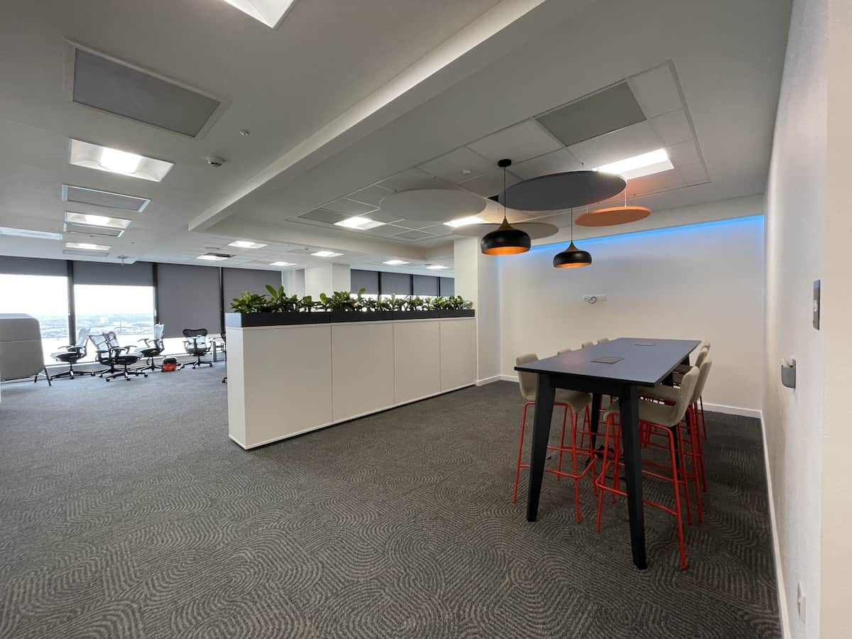 Break out meeting space in Capital Building floor 9 by Kimpton