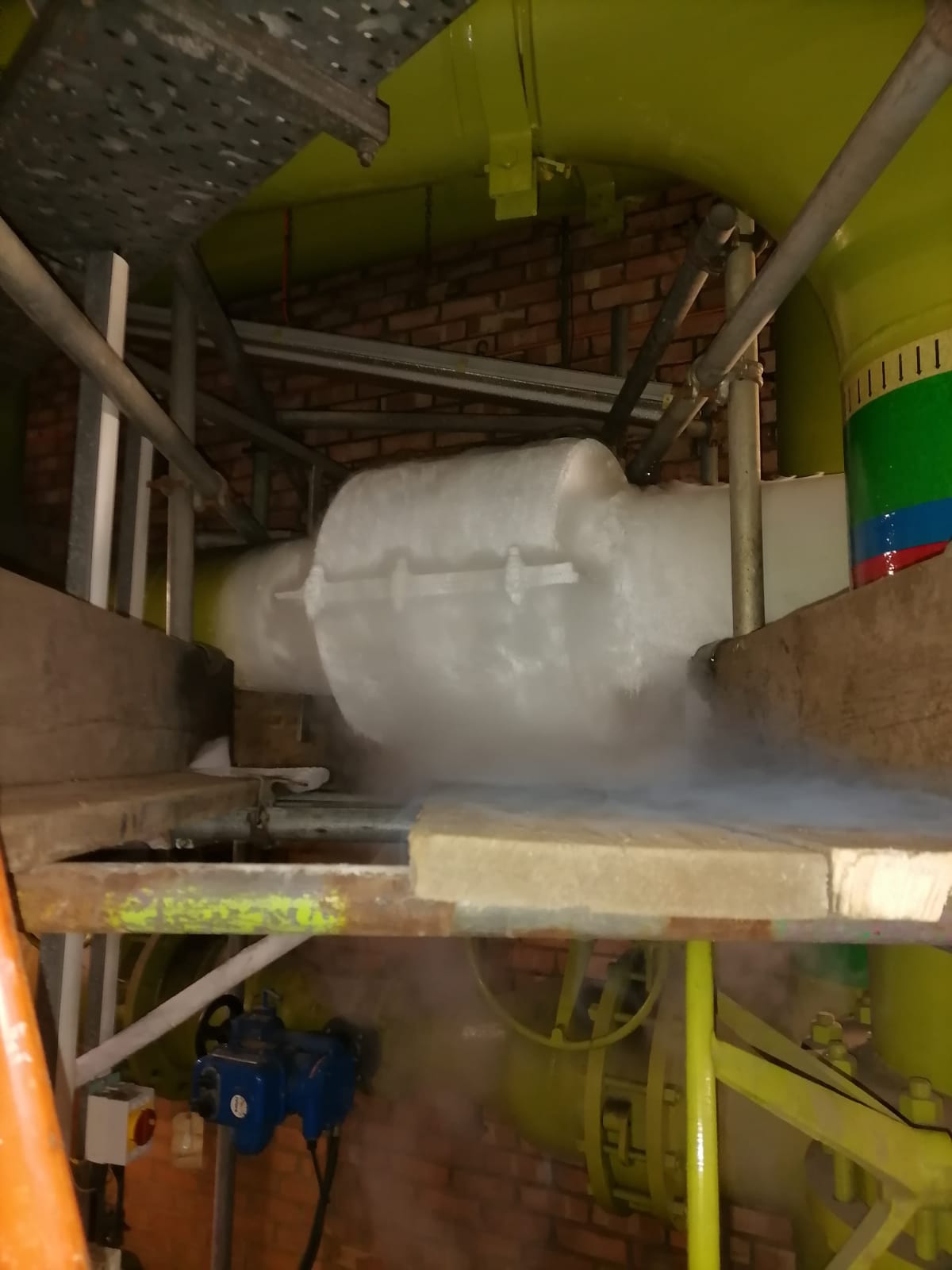 The pipe freezing continues during the entire process so it is safe to remove pipework