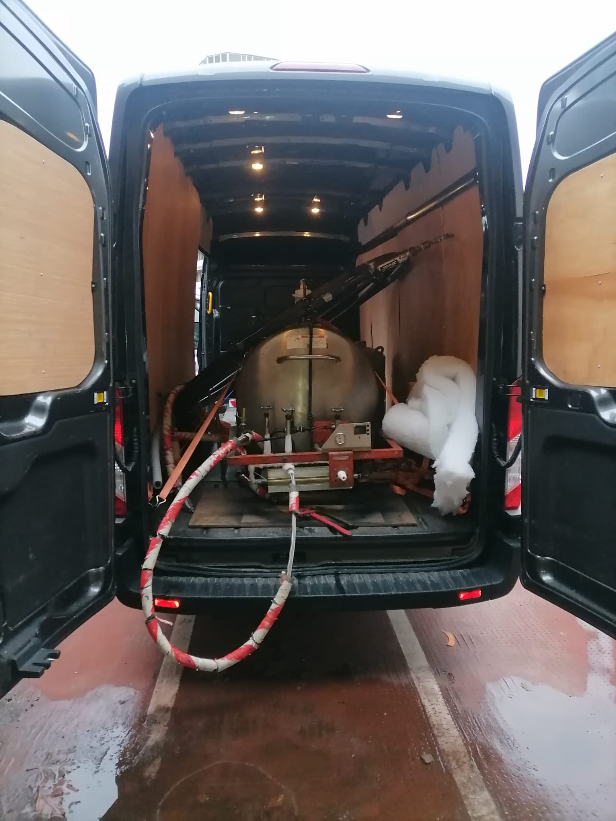 The cryogenic machine arrives and is ready