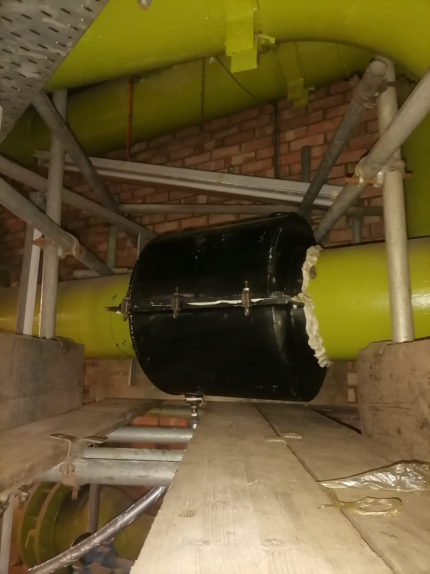 The jacket is applied ready for the nitrogen so the pipe freezing can begin