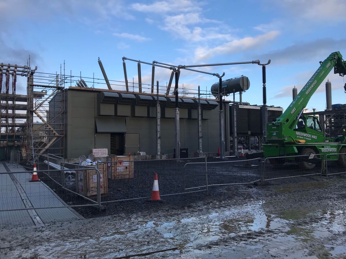 3 Despite the cold and snow, the work continues to enclose the SGT