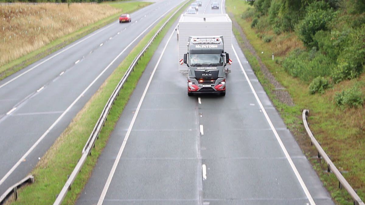 Wide load whlst delivering the Kimpton acoustic plant room to Aberdeen