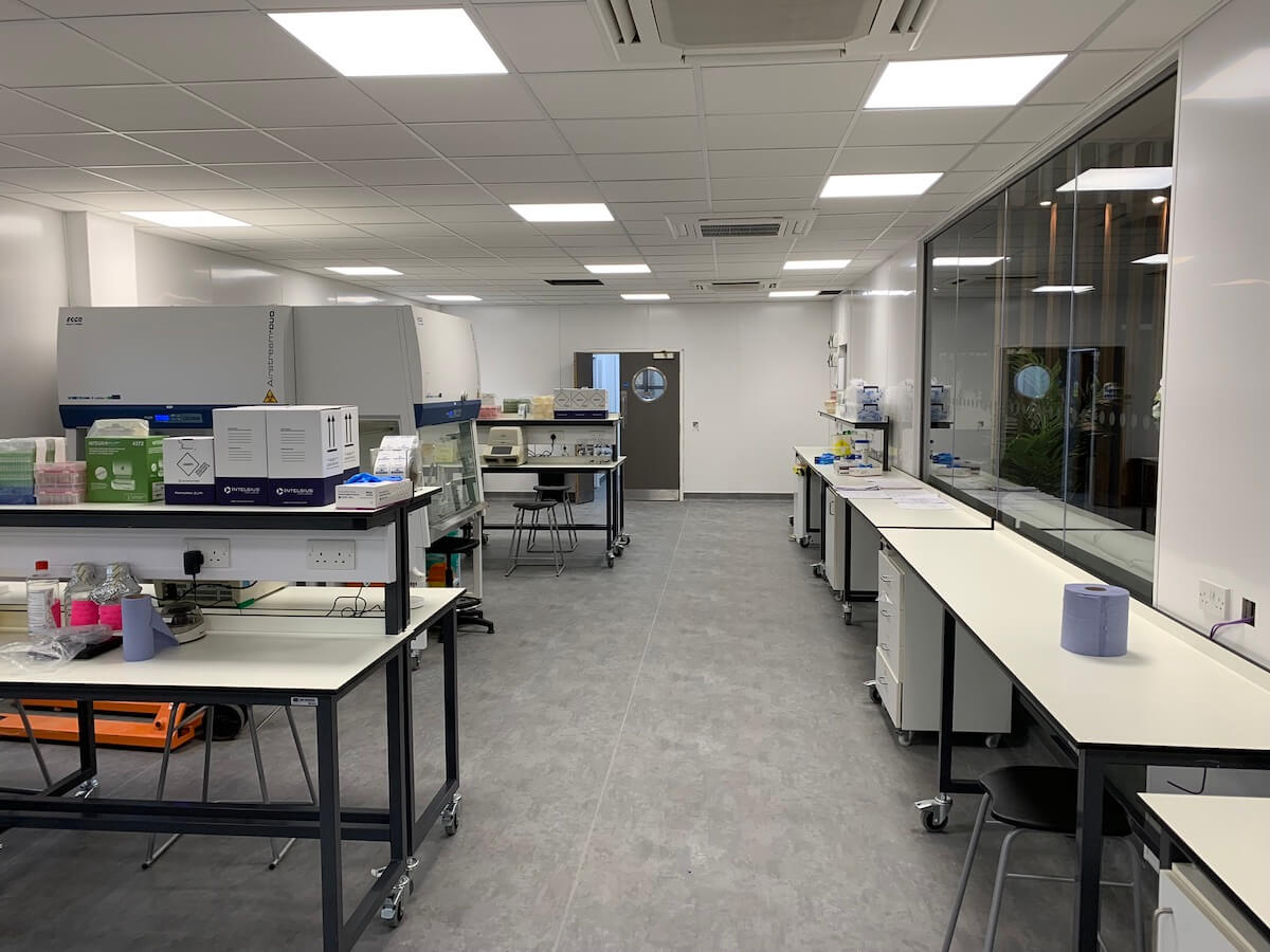 Long view of the Biograd Liverpool Stem Cell Laboratory refurbishment by Kimpton