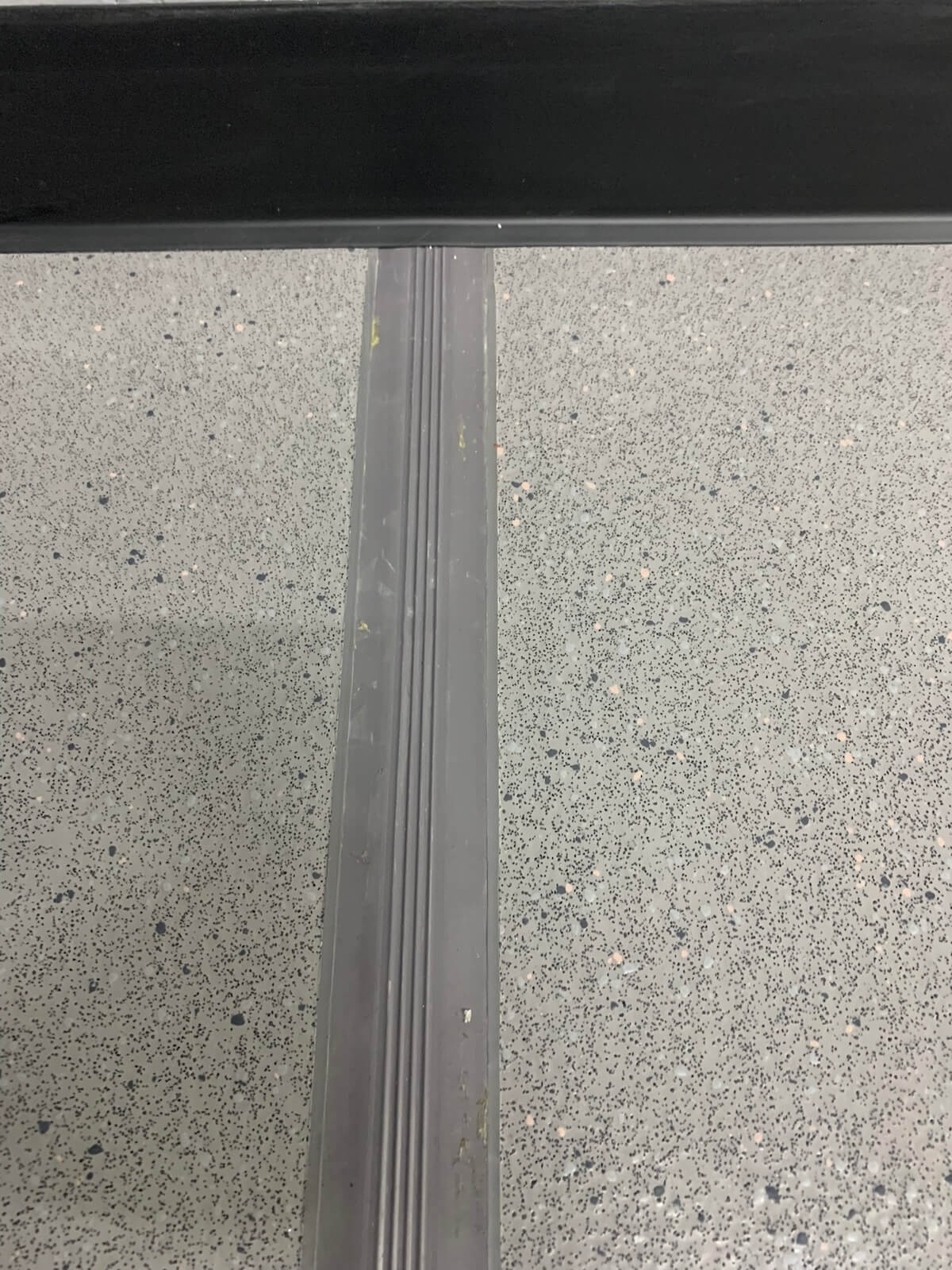The new floor with integrated expansion joint