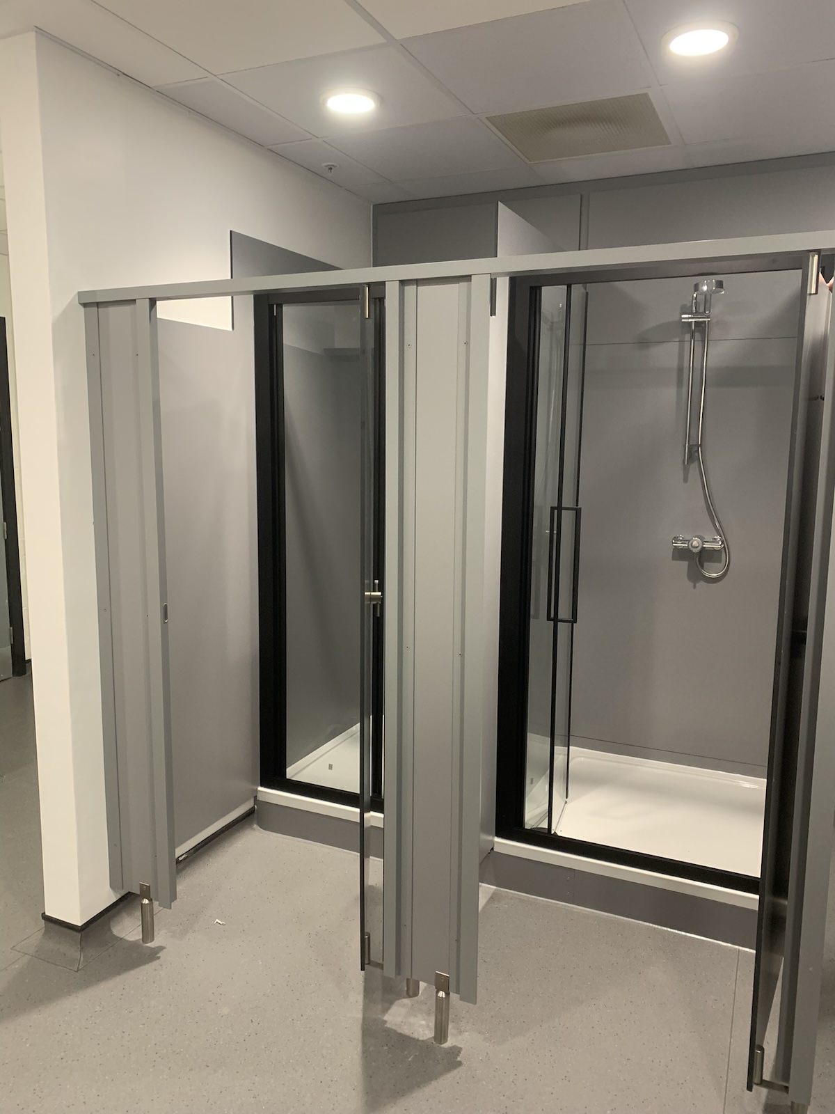 Two showers with changing space at ACC Arena