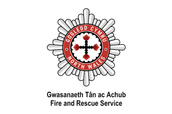 Gwasanaeth Fire and rescue Service working with Kimpton