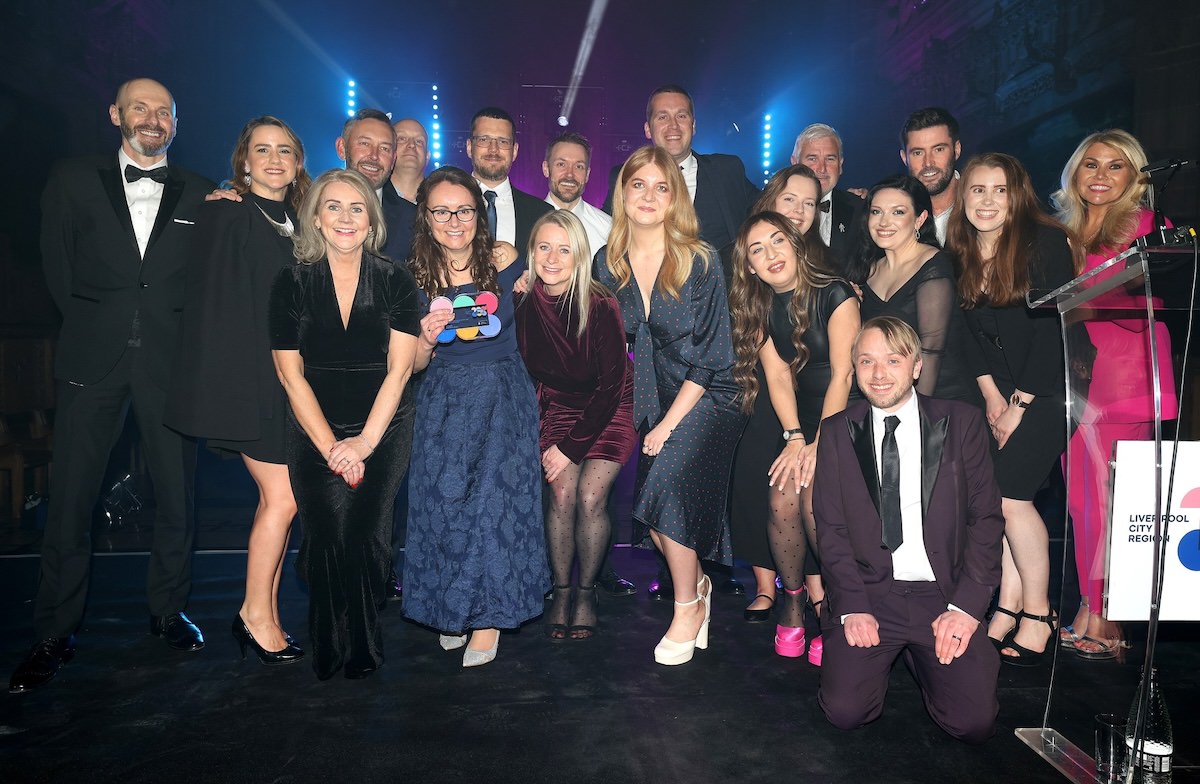 Matt Breakwell presenting an award at the Kimpton at the LCR Tourism Awards 2023 hosted at Liverpool Cathedral