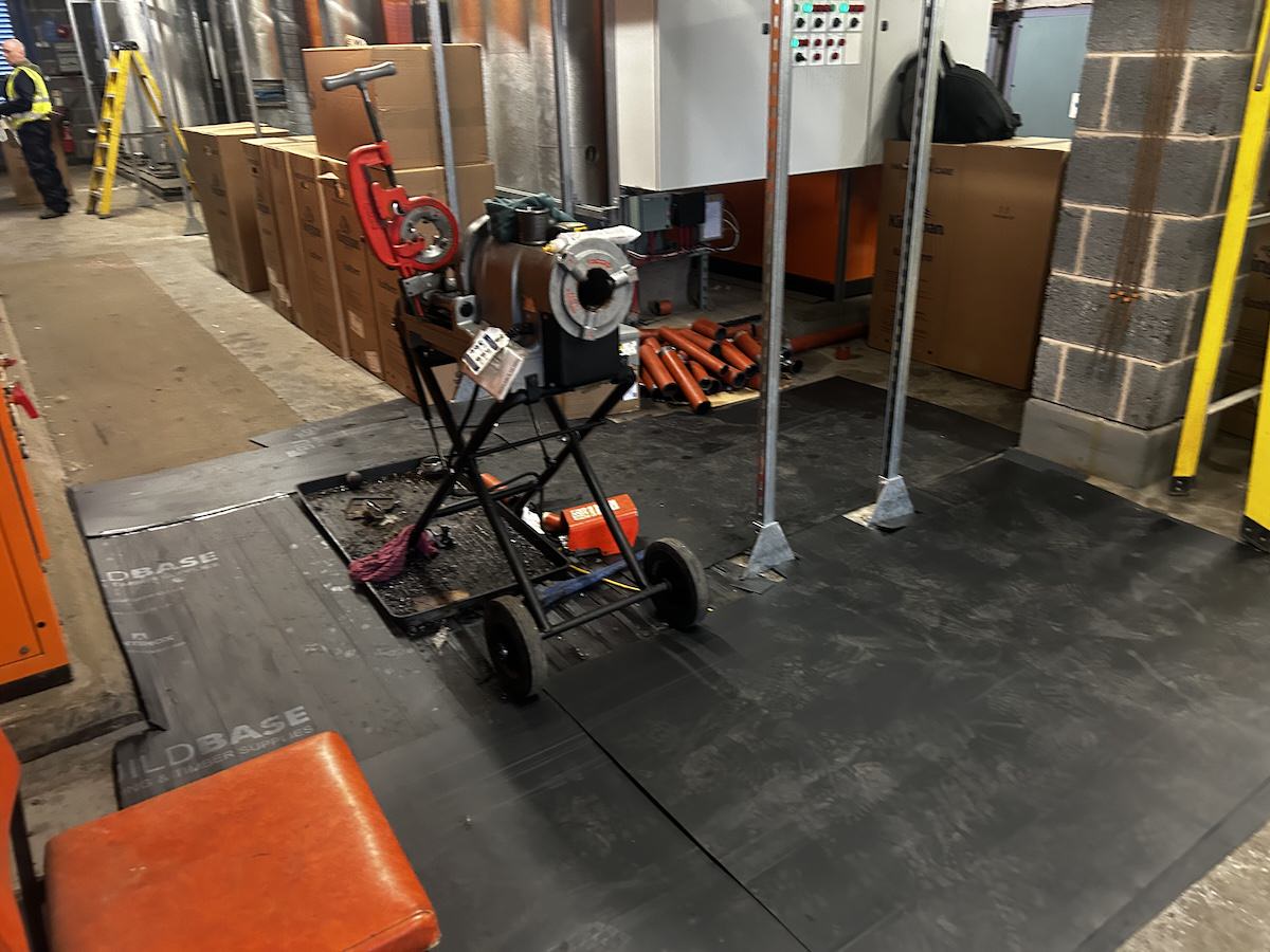 Screw machine for mild steel pipes chilled water pipe replacement by Kimpton