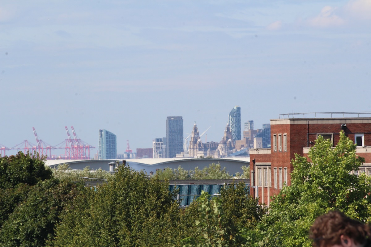 With the zoom on you can see the city clearly
